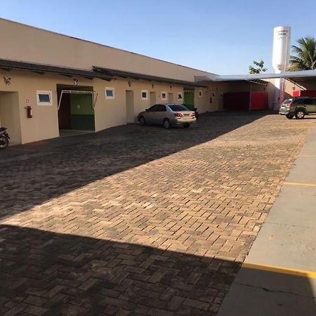 Motel& Hotel Ape Goiania !!! المظهر الخارجي الصورة
